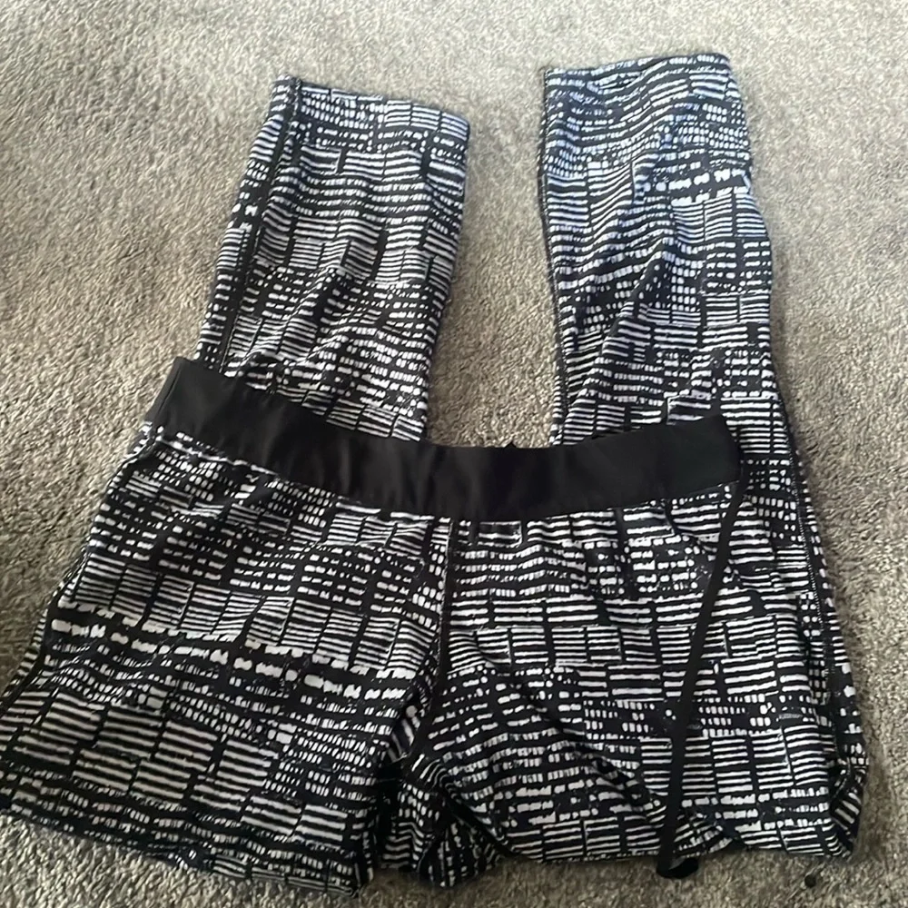 Nike patterned leggings inseam 25.5 waist 30”